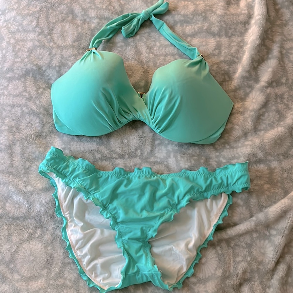 Victoria’s Secret bathing suit, sea foam, padded, 36dd/large, great condition.